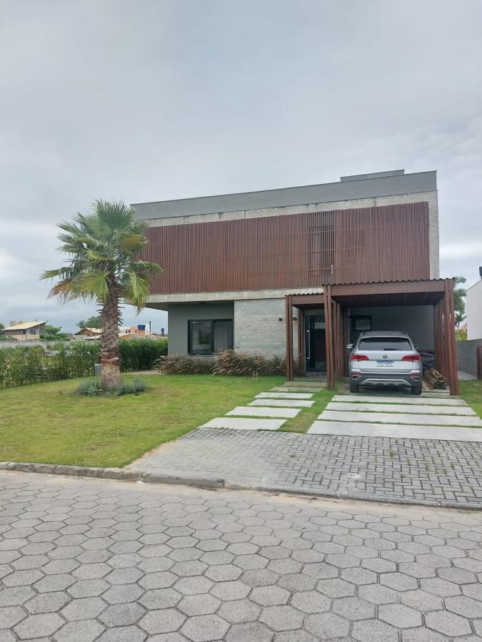 Casa em condomínio beira de lagoa — foto 1